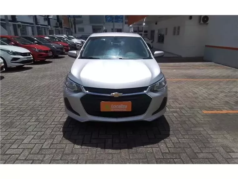 Chevrolet Onix Prata 9