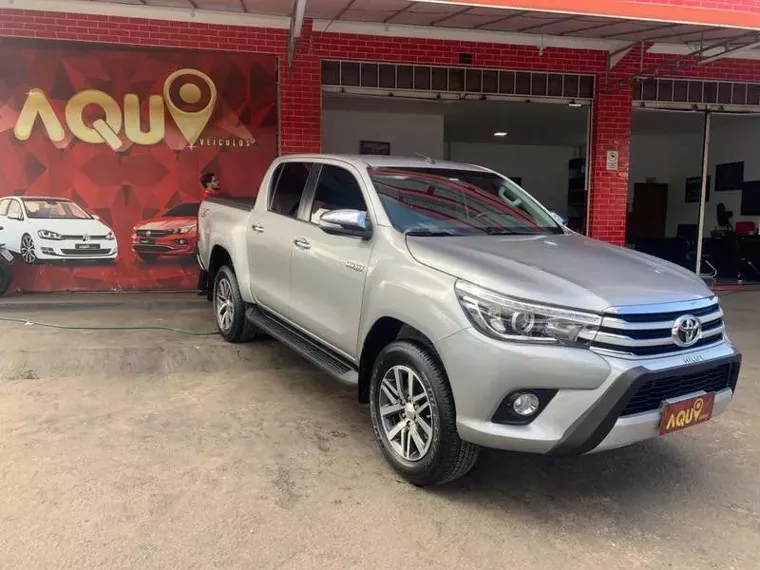 Toyota Hilux Prata 1