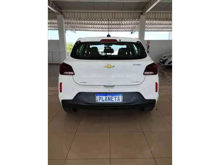 Chevrolet Onix Branco 10