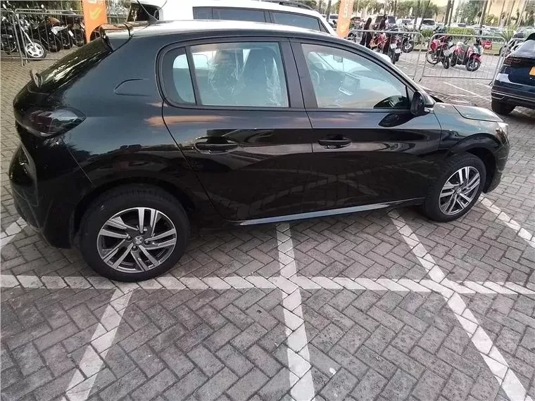 Peugeot 208 Preto 10