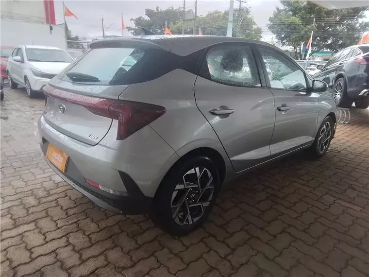 Hyundai HB20 Prata 10