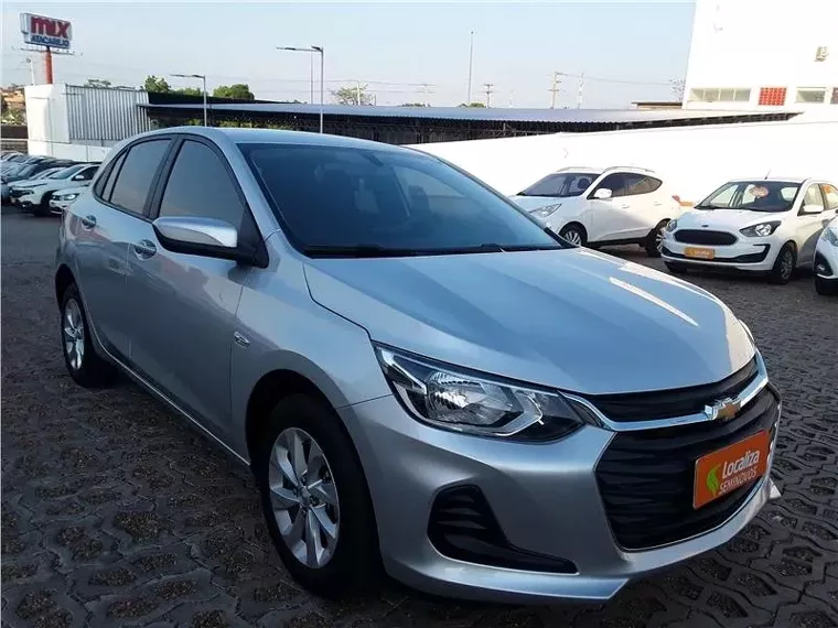 Chevrolet Onix Prata 3