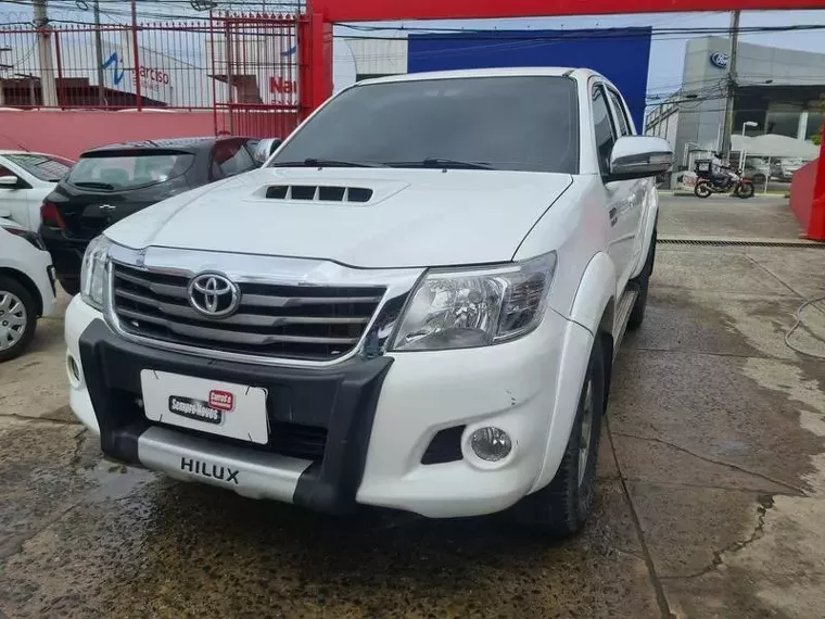 Toyota Hilux Branco 12