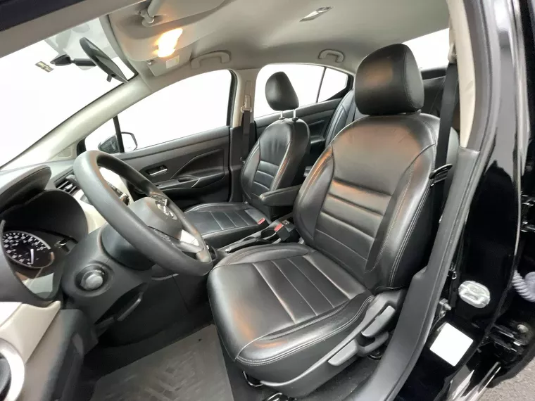 Nissan Versa Preto 15