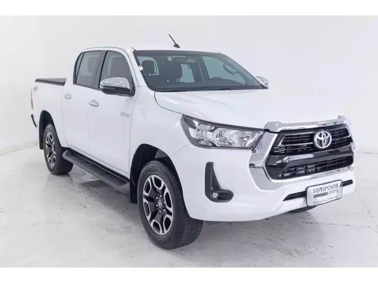 Toyota Hilux Branco 10