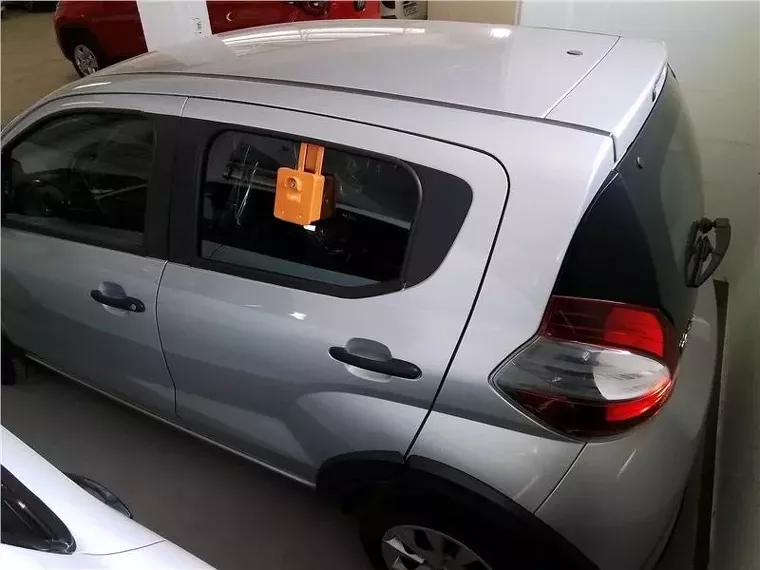 Fiat Mobi Prata 9