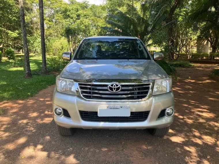 Toyota Hilux Prata 4