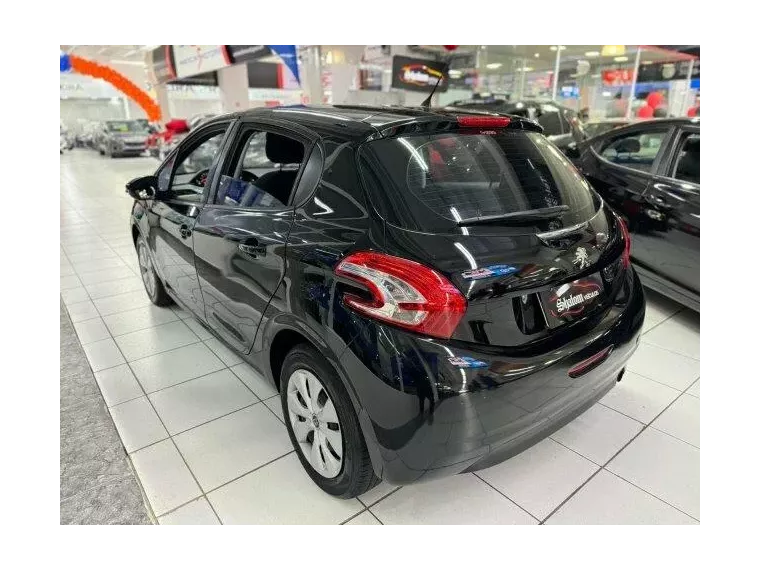 Peugeot 208 Preto 13