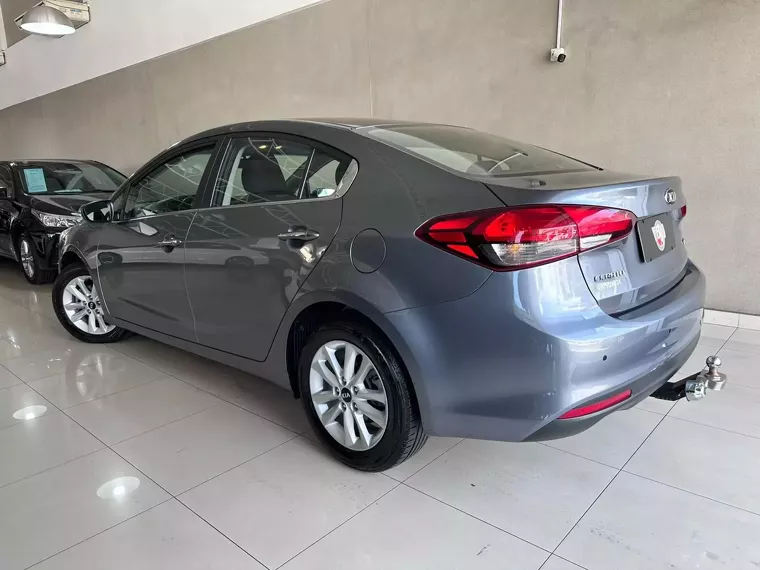 KIA Cerato Cinza 3