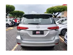 Toyota Hilux SW4