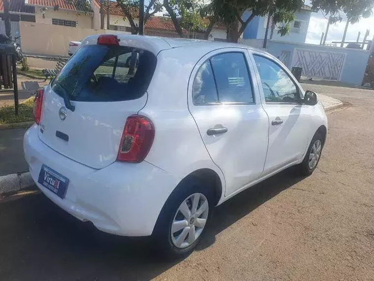 Nissan March Branco 4