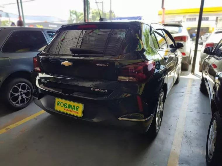 Chevrolet Onix Preto 12