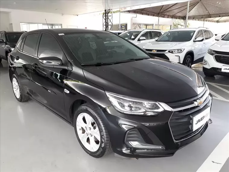 Chevrolet Onix Preto 1