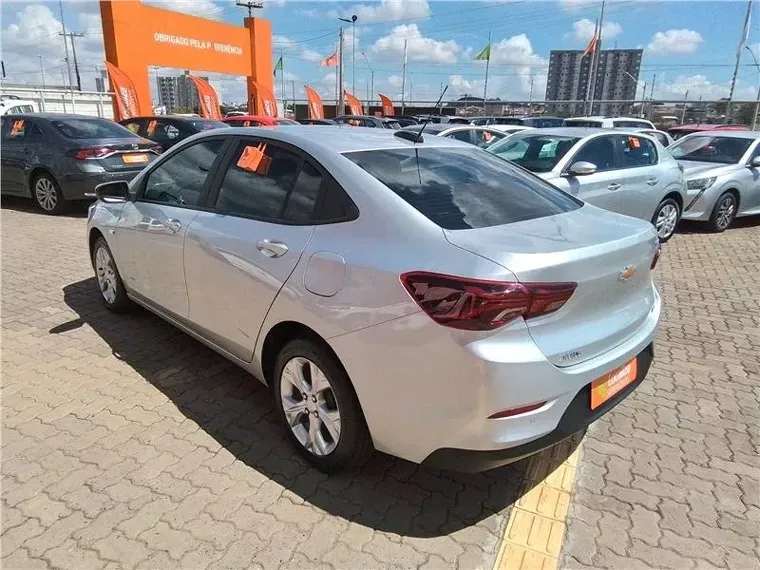 Chevrolet Onix Prata 9