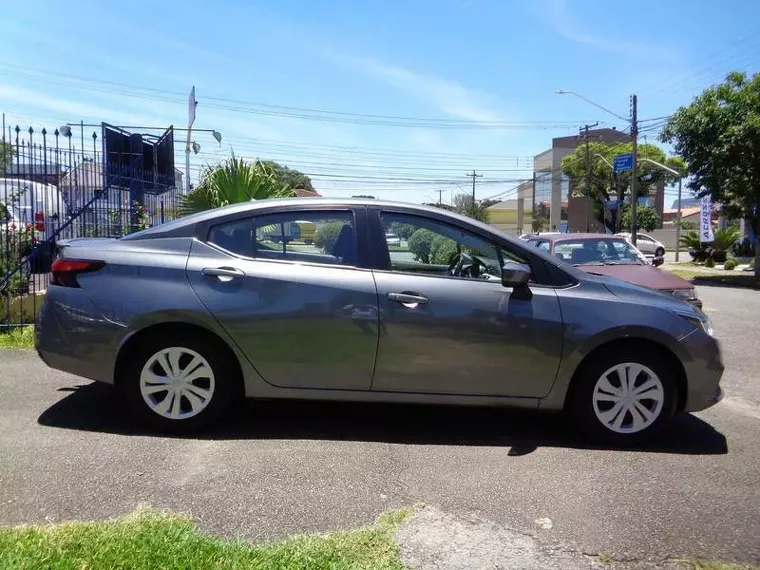 Nissan Versa Cinza 3