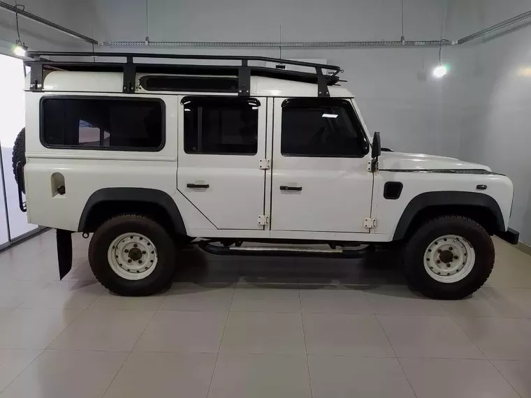 Land Rover Defender Branco 29