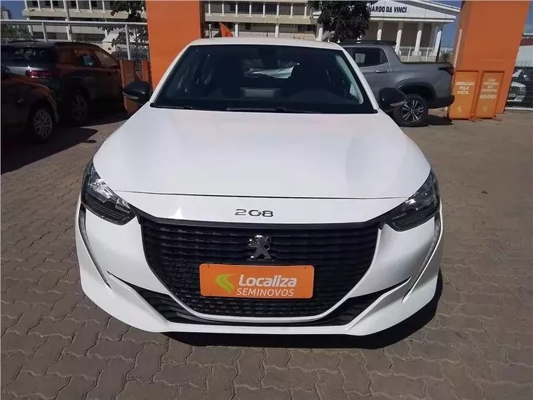 Peugeot 208 Branco 13