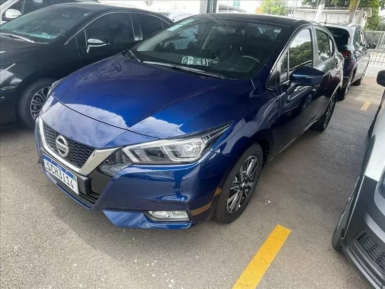 Nissan Versa Azul 1