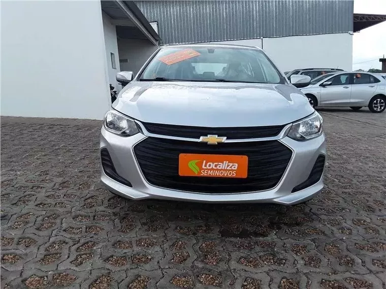 Chevrolet Onix Prata 1