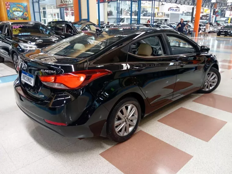 Hyundai Elantra Preto 5