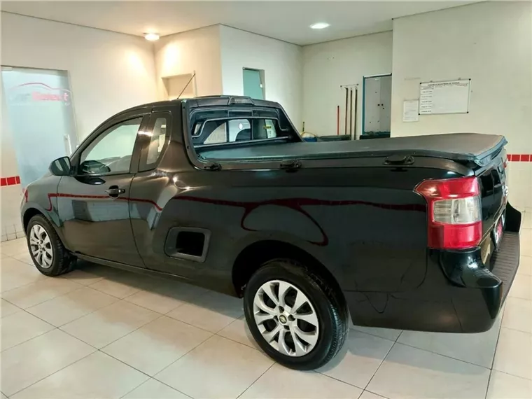 Chevrolet Montana Preto 4