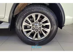 Toyota Hilux SW4