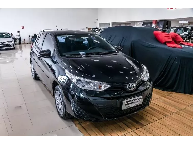 Toyota Yaris Preto 2