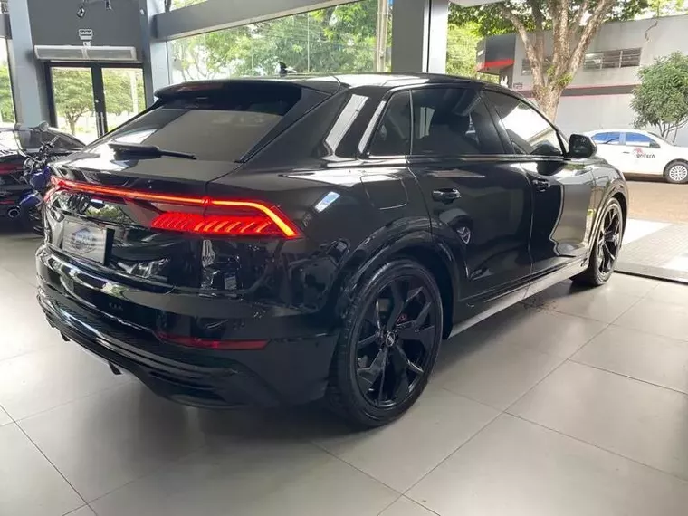 Audi Q8 Preto 13