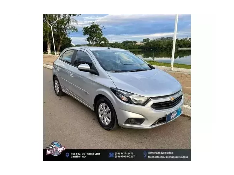 Chevrolet Onix Prata 3