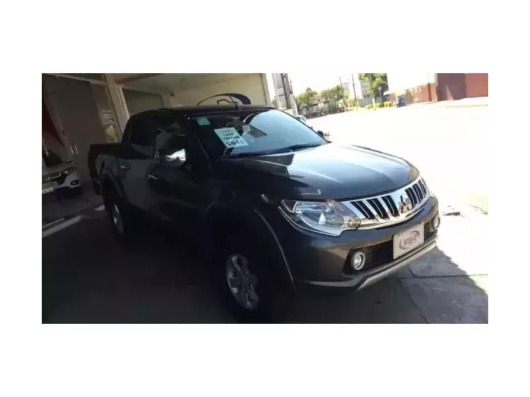 Mitsubishi L200 Triton Cinza 3