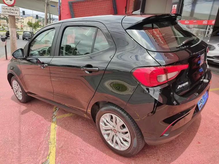 Fiat Argo Preto 16