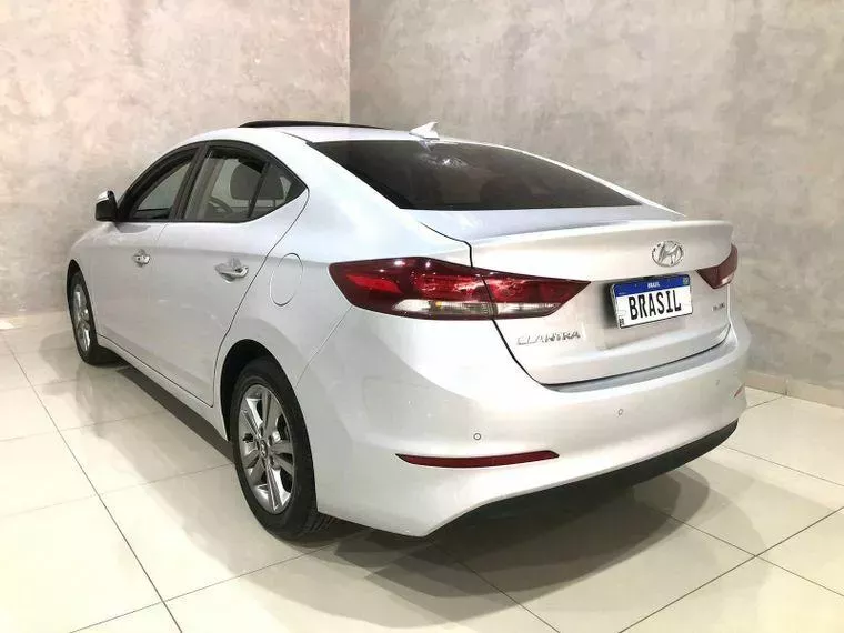 Hyundai Elantra Prata 11