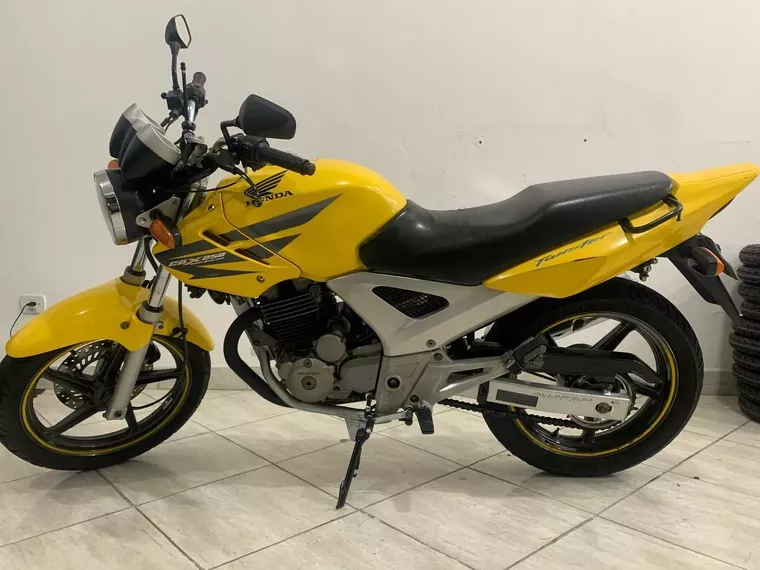 Honda CB Twister Amarelo 1