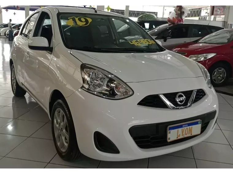 Nissan March Branco 13