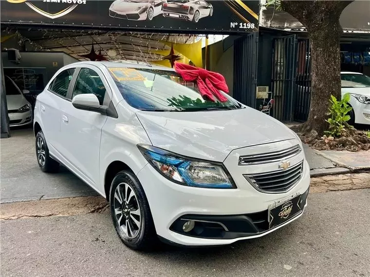 Chevrolet Onix Branco 7