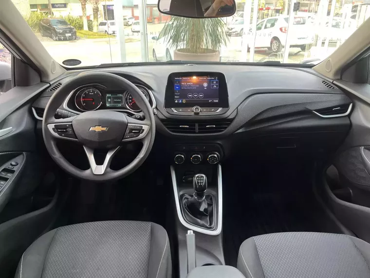 Chevrolet Onix Prata 10