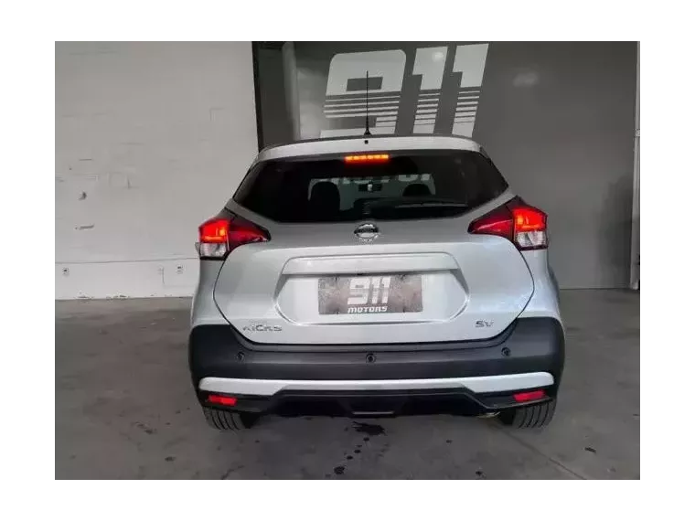 Nissan Kicks Prata 1