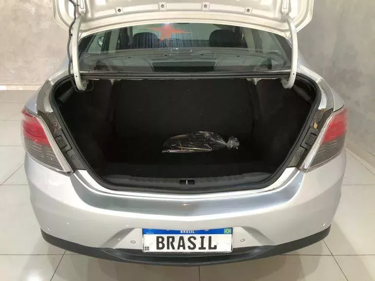 Chevrolet Prisma Prata 5