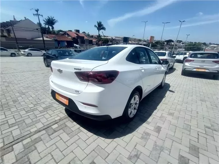 Chevrolet Onix Branco 8