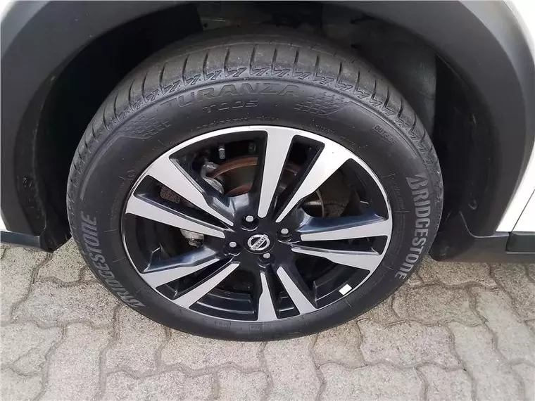 Nissan Kicks Branco 4