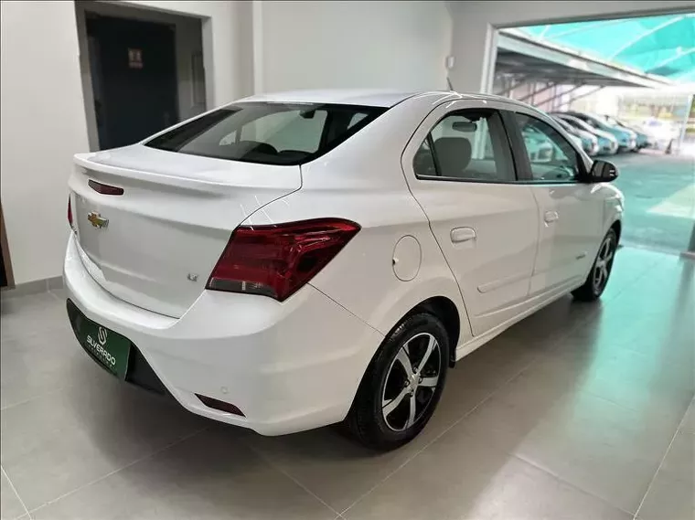 Chevrolet Prisma Branco 4