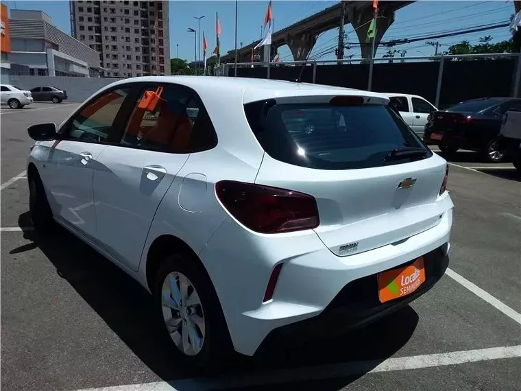 Chevrolet Onix Branco 16