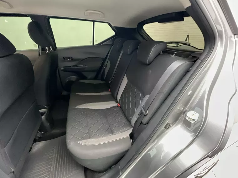 Nissan Kicks Cinza 6