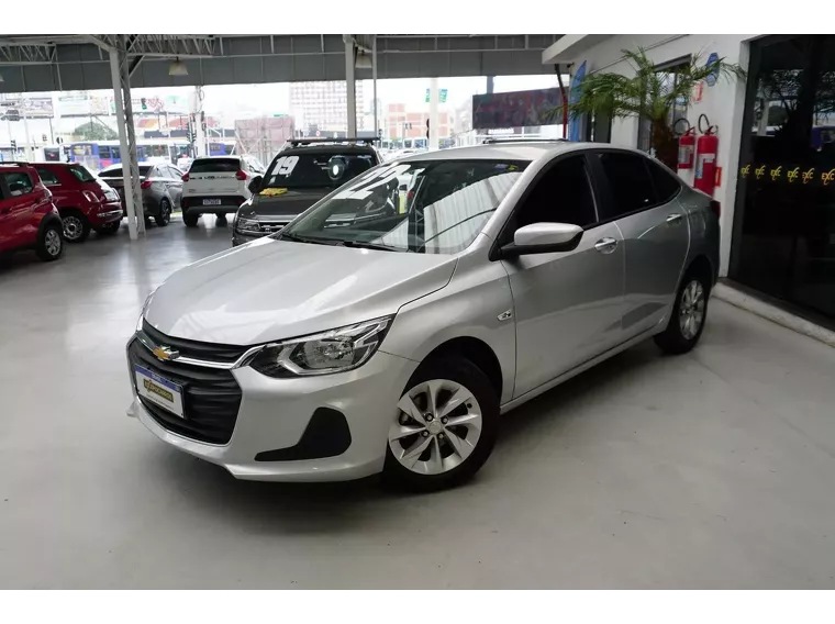 Chevrolet Onix Prata 14