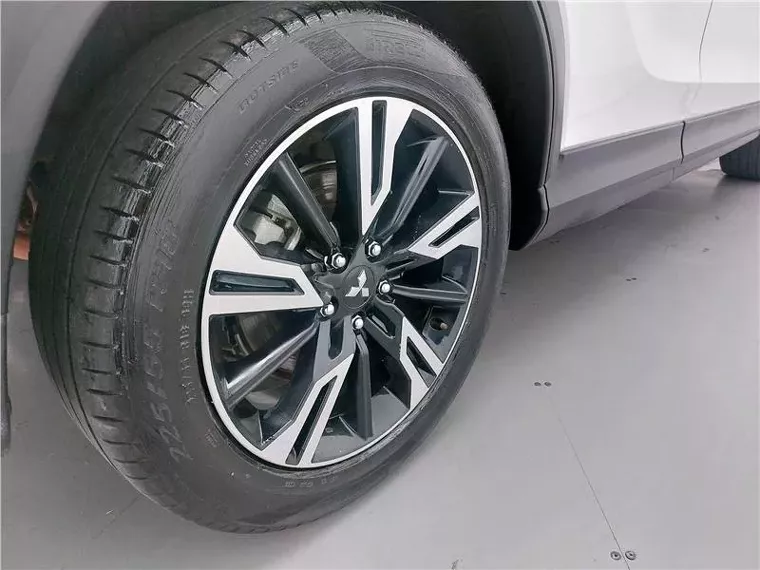 Mitsubishi Eclipse Cross Branco 9