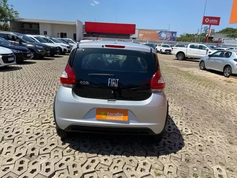 Fiat Mobi Prata 5