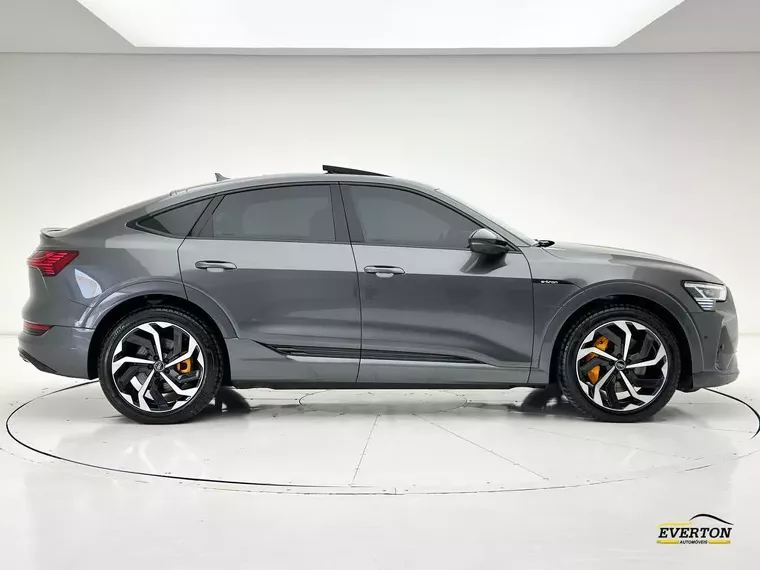 Audi E-tron Cinza 2
