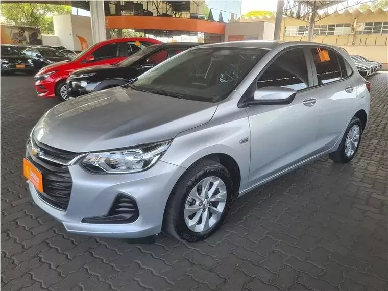 Chevrolet Onix Prata 2