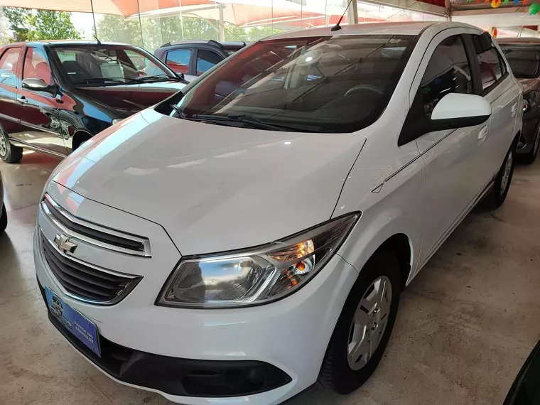 Chevrolet Onix Branco 2