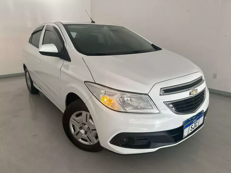 Chevrolet Onix Branco 5